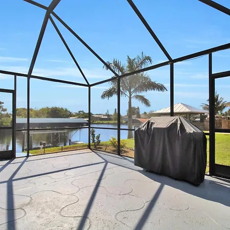 Pet Friendly Canal Front 3-Bedroom Grand Villa With Pool, Linai And Dock